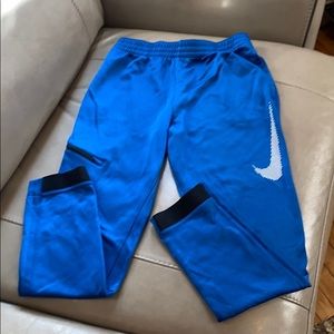 Nike Boys joggers with pockets, size L
